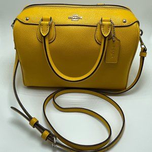 COACH small yellow shoulder purse (mini bennett satchel)
